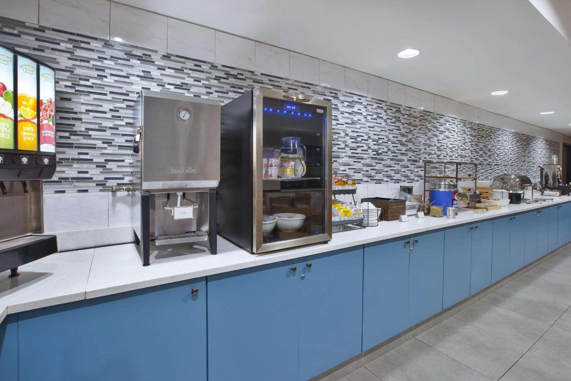 Country Inn & Suites By Radisson, Big Rapids, Mi Экстерьер фото