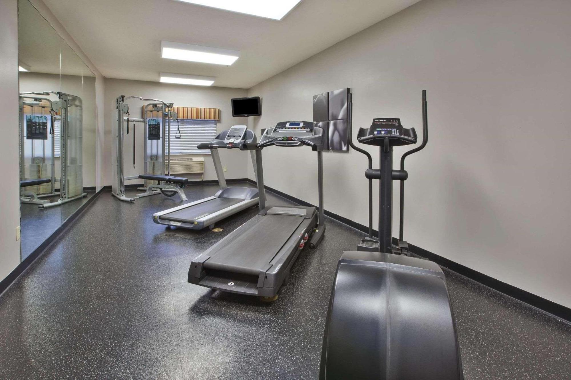 Country Inn & Suites By Radisson, Big Rapids, Mi Экстерьер фото
