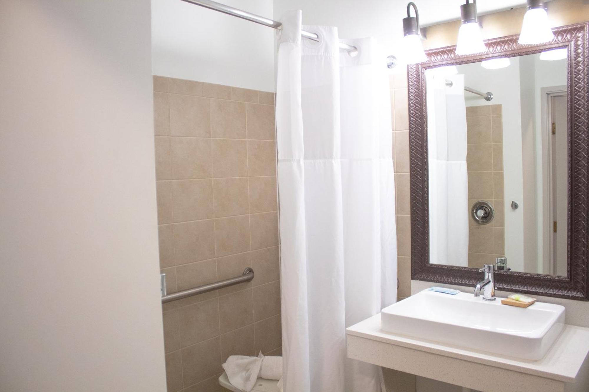 Country Inn & Suites By Radisson, Big Rapids, Mi Экстерьер фото