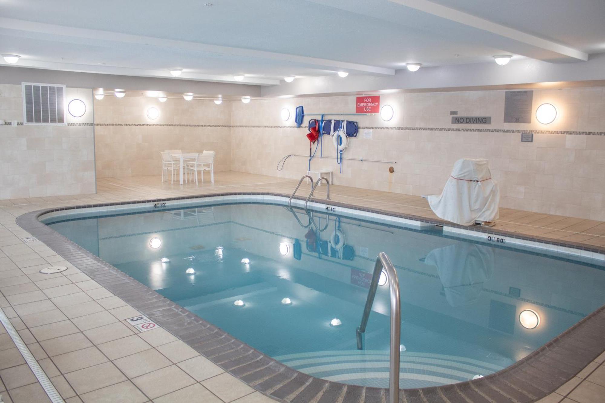 Country Inn & Suites By Radisson, Big Rapids, Mi Экстерьер фото
